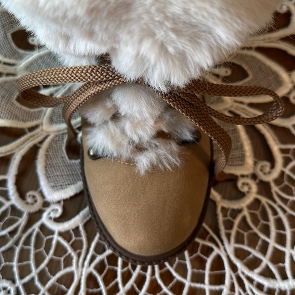 UNIONBAY Snow Shoe Boots with fake fur trim ~ New without box ~ size 6 1/2 - Picture 2 of 7